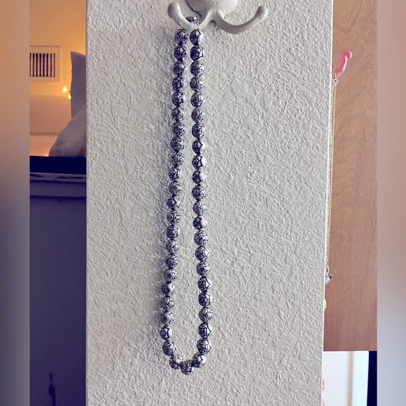 Rosette Beaded Pearls Necklace - Picture 5 of 11